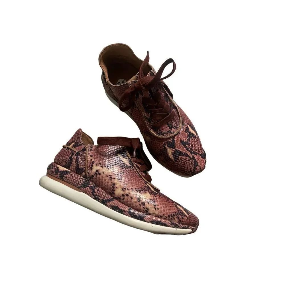 Gentle Souls Womens Maroon Snakeskin Wedge Fashion Sneakers Size 7.5M